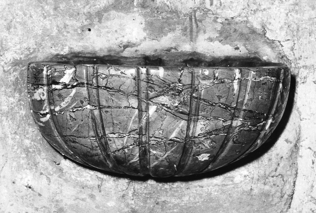 acquasantiera da parete - ambito laziale (sec. XVIII)