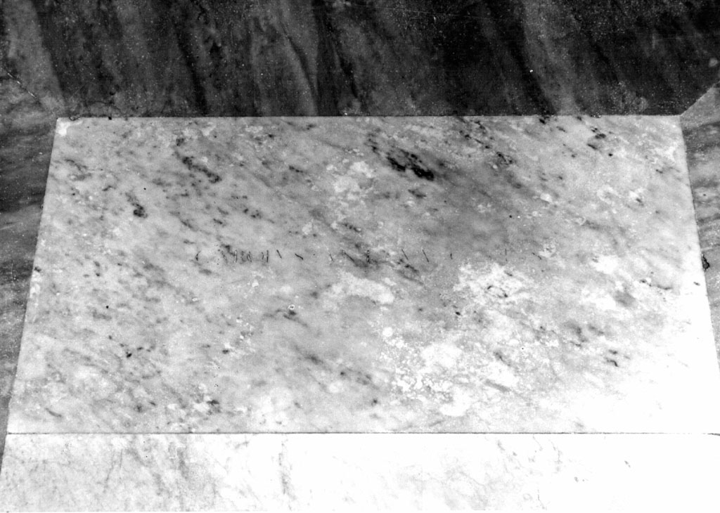 lapide tombale - ambito romano (sec. XVII)