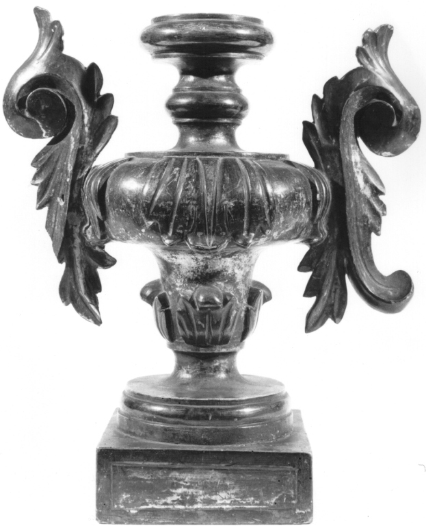 vaso d'altare con composizione floreale - ambito romano (secc. XVIII/ XIX)