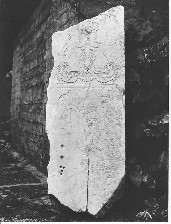 lastra, frammento - ambito laziale (sec. XVII)