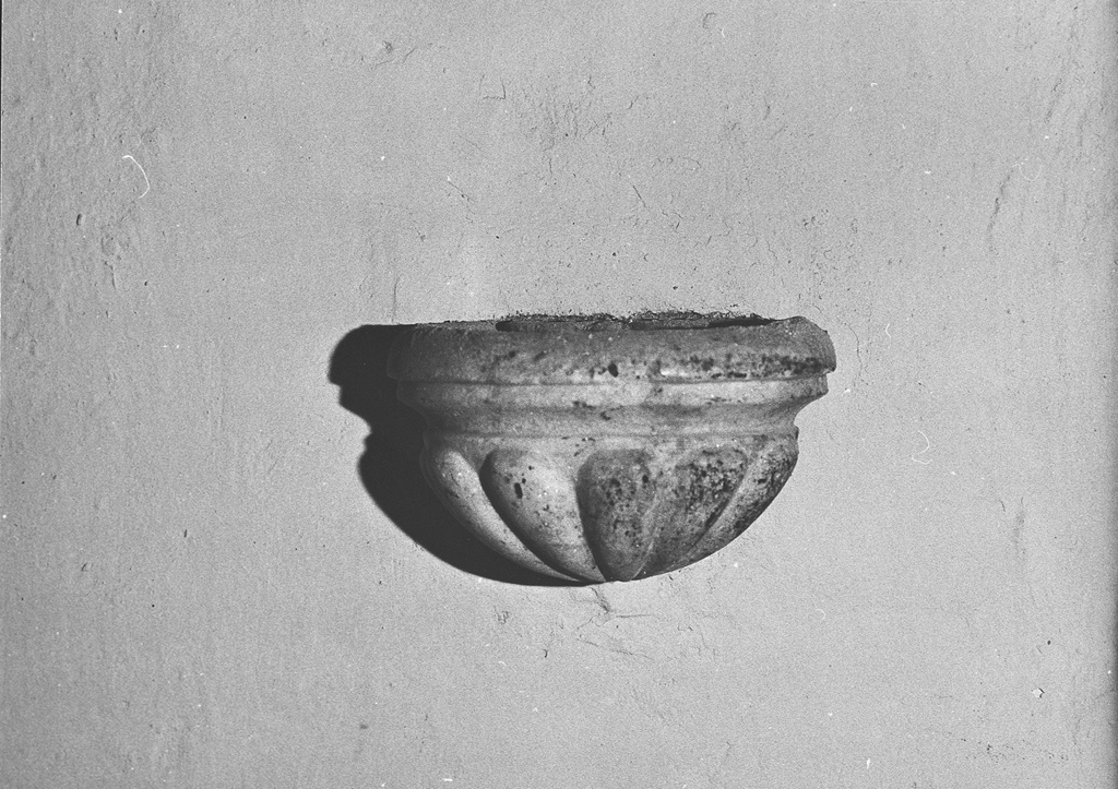 acquasantiera - ambito laziale (sec. XVII)