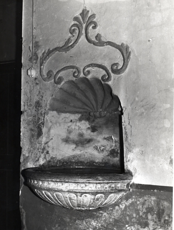 acquasantiera da parete - bottega Italia centrale (fine/inizio secc. XVI/ XVII)