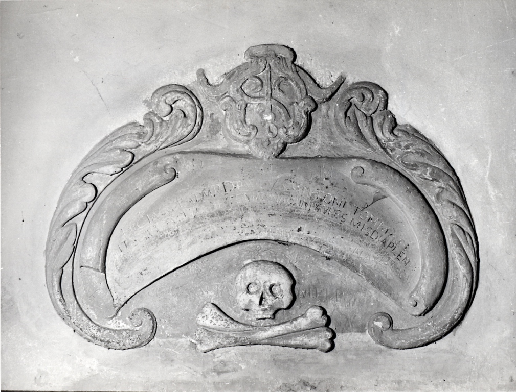 teschio (lapide tombale) - bottega Italia centrale (secondo quarto sec. XVIII)