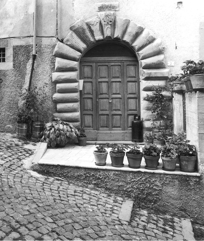 portale - ad arco - bottega laziale (fine sec. XVI)
