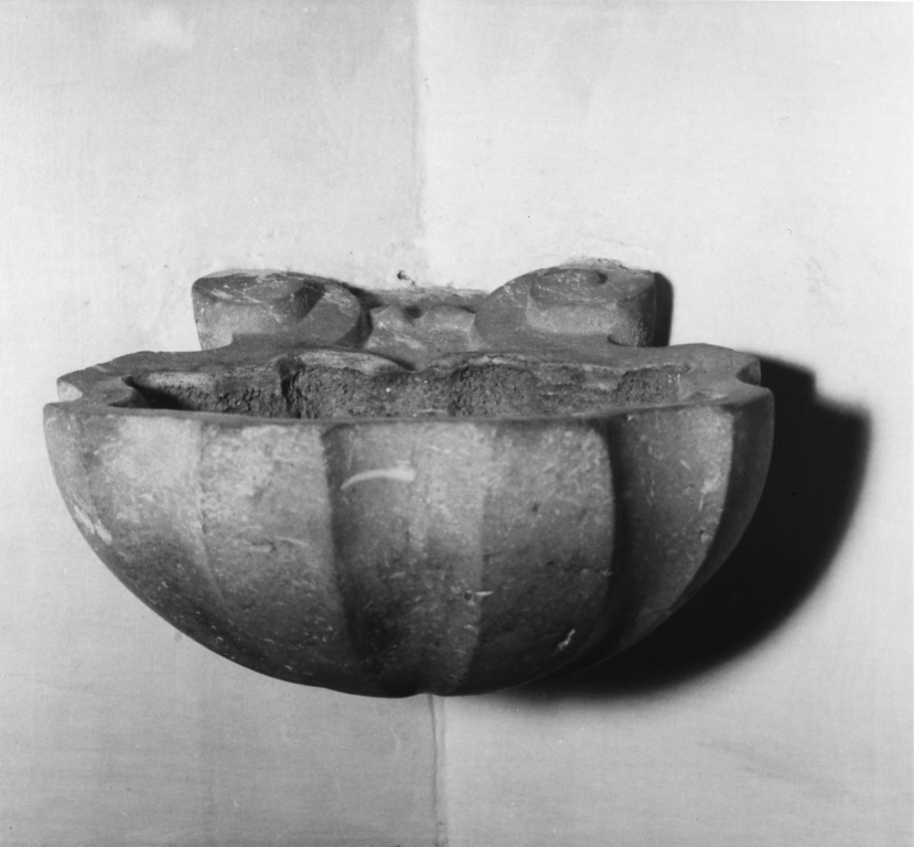 acquasantiera da parete - bottega laziale (sec. XVIII)