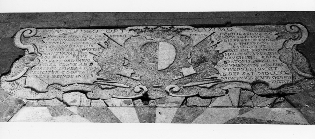 lapide tombale - ambito laziale (sec. XVIII)