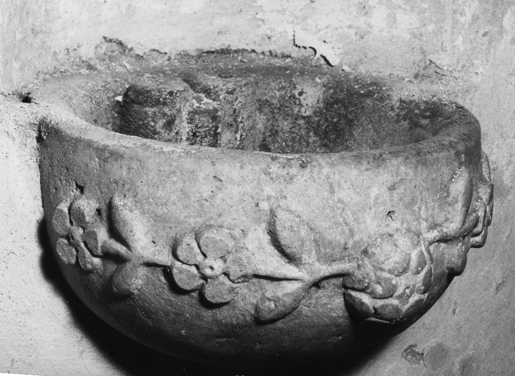 acquasantiera da parete - ambito napoletano (sec. XVIII)