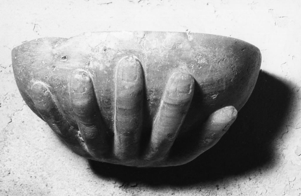 acquasantiera da parete - ambito napoletano (sec. XVIII)