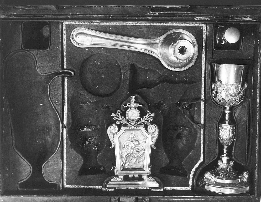 servizio da messa portatile di Ossani Francesco (sec. XIX)