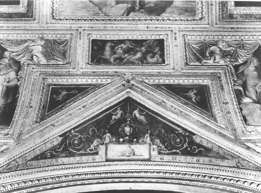 figura allegorica con leoni, tritoni, centauri ed elementi vegetali (dipinto, ciclo) di Fontana Prospero (cerchia) (sec. XVI)