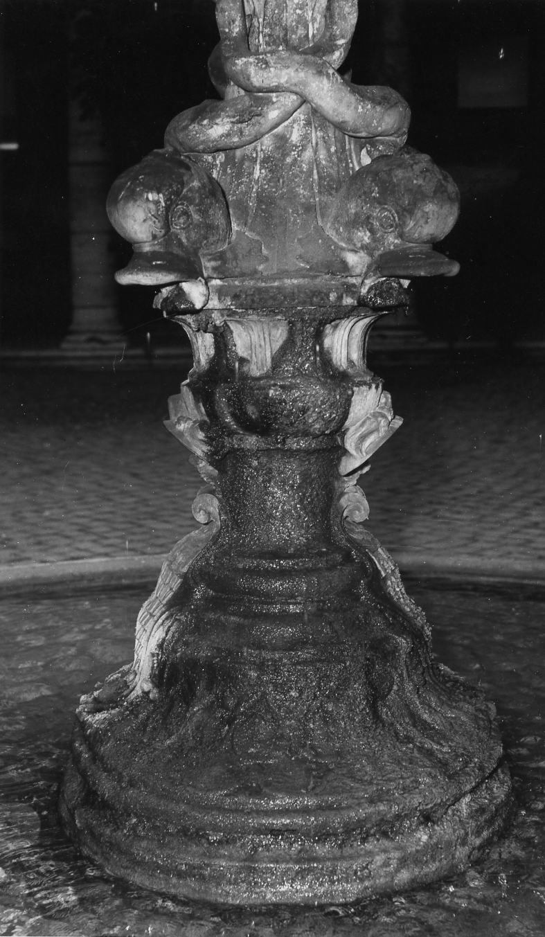 fontana, opera isolata - ambito romano (sec. XVII)