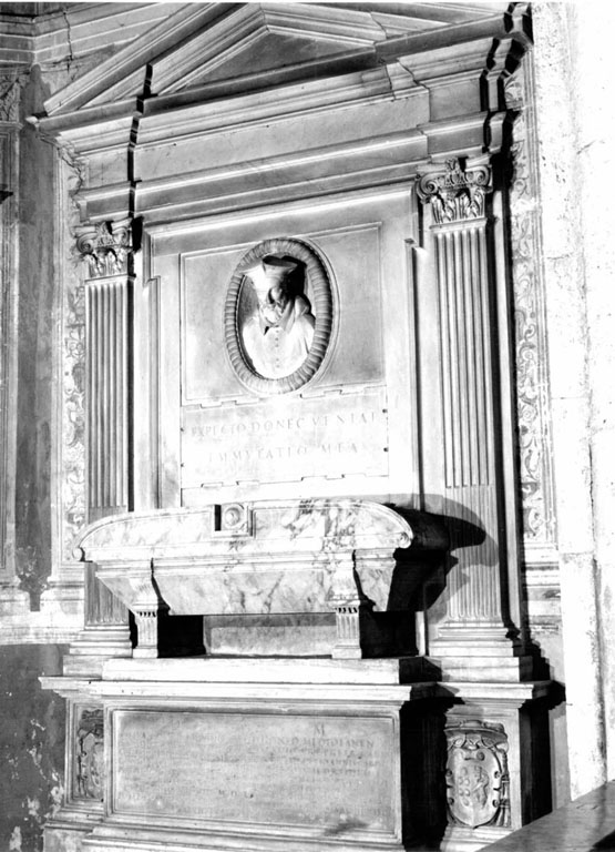 monumento funebre - ambito romano (sec. XVI)