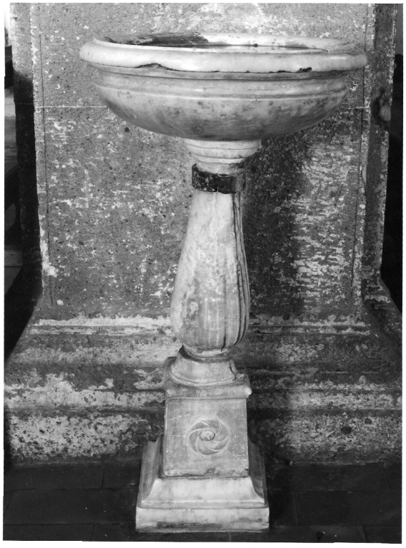 acquasantiera - a fusto - ambito laziale (inizio sec. XVIII)