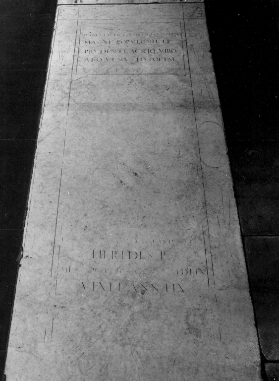 lapide tombale - ambito romano (sec. XVI)