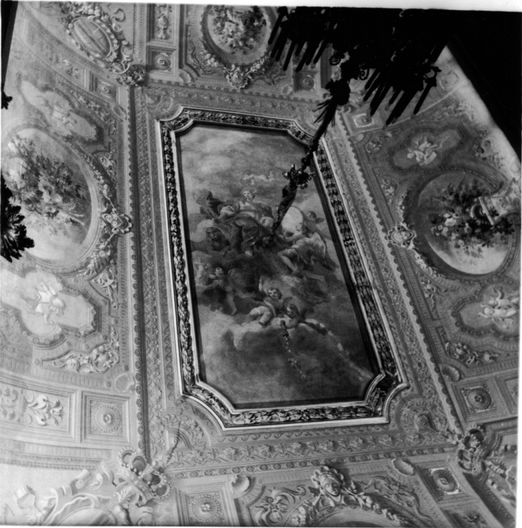 figura allegorica e decorazioni floreali (soffitto dipinto, ciclo) di Bicchierai Antonio (attribuito) - ambito romano (sec. XVIII, sec. XIX)