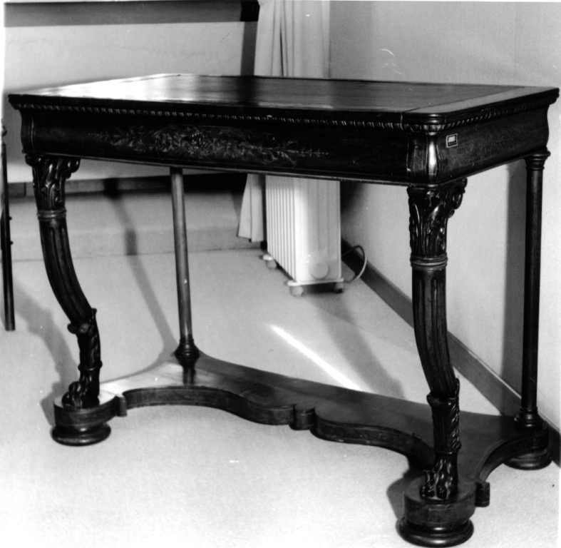 tavolino da toeletta - manifattura romana (prima metà sec. XIX)