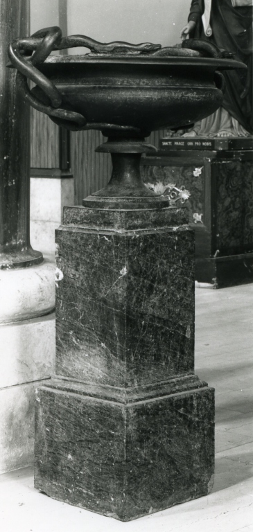 acquasantiera - ambito laziale (sec. XX)