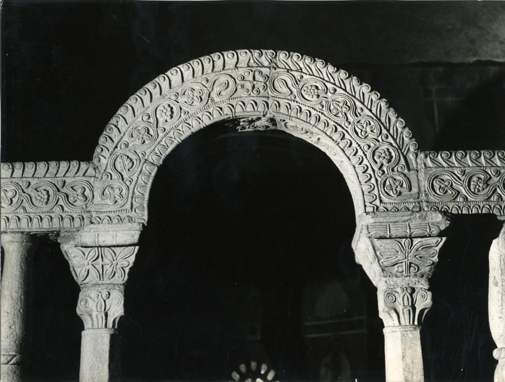 trabeazione - ambito laziale (metà sec. IX)