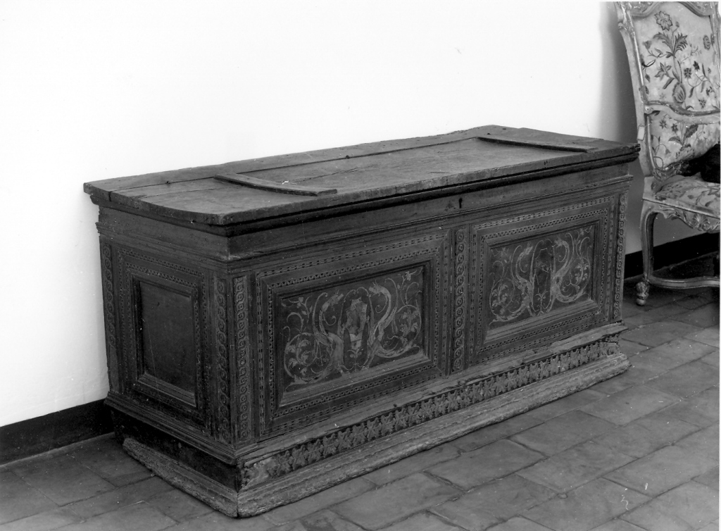 cassapanca - produzione Italia centrale (prima metà sec. XVI)