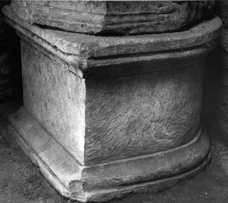 piedistallo di statua - ambito romano (secc. III/ IV)