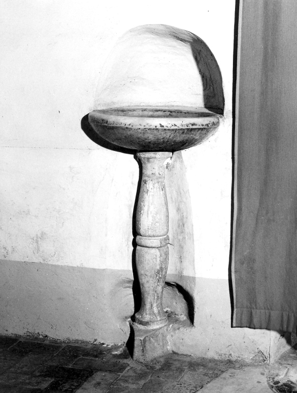 acquasantiera - a fusto - ambito laziale (seconda metà sec. XV)