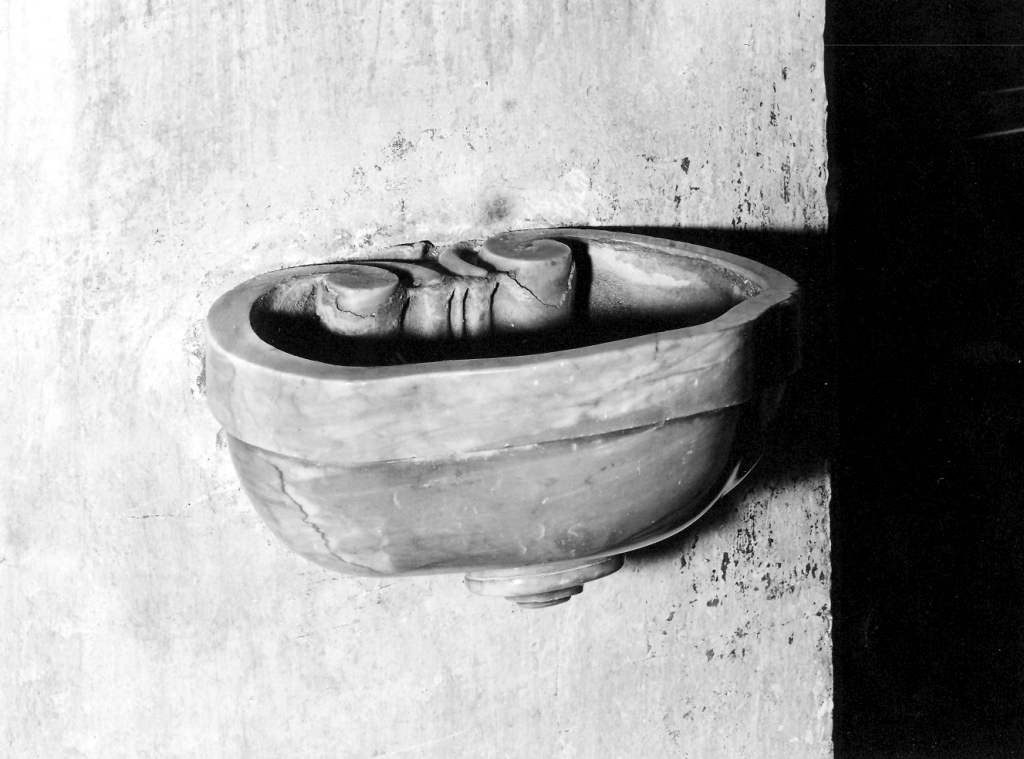 acquasantiera da parete - ambito laziale (sec. XVIII)