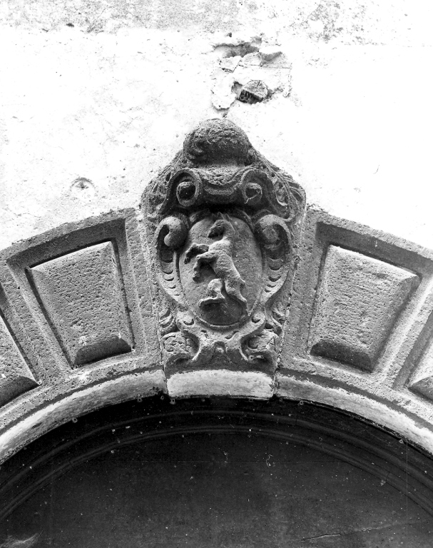 stemma della famiglia Roncioni (rilievo) - ambito romano (sec. XVIII)