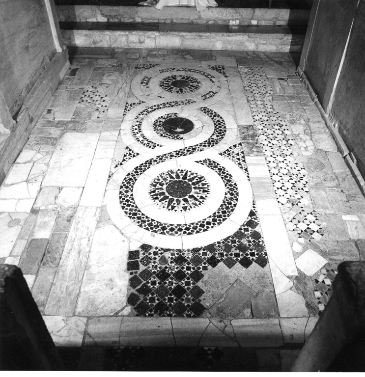 pavimento cosmatesco, elemento d'insieme - ambito cosmatesco (sec. XII)