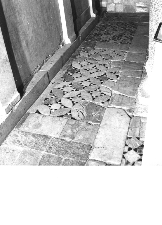 pavimento cosmatesco, frammento - ambito cosmatesco (sec. XII)
