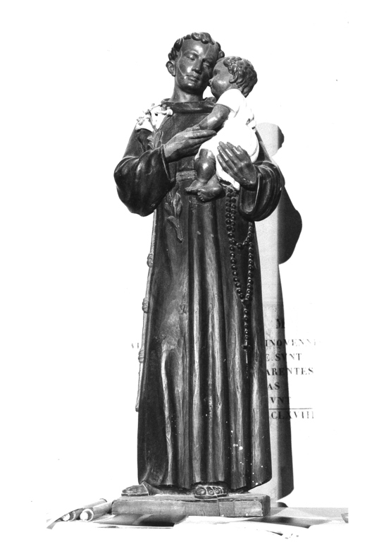 Sant'Antonio da Padova con il bambino (statua, opera isolata) di Piazza L (attribuito) (sec. XX)