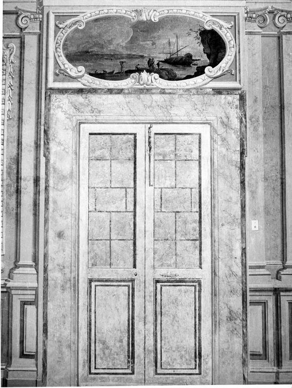 finta porta inquadrata in una finta architettura marmorea (dipinto) di Ghezzi Pier Leone (e aiuti) (sec. XVIII)
