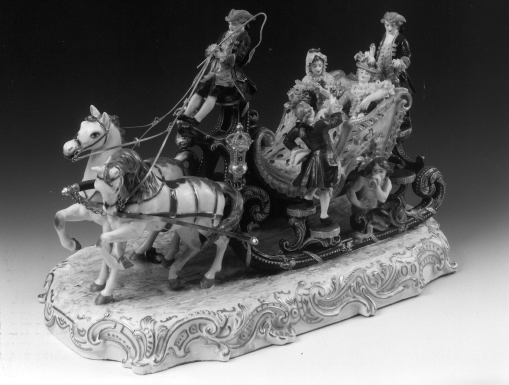 La slitta, slitta trainata da due cavalli con dame e servitori (scultura) - manifattura di Rudolstadt - Volkstedt (fine sec. XIX)