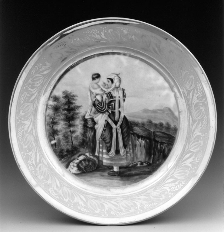 donna col costume di Fraine con bambino in braccio (piatto) - manifattura napoletana (secondo quarto sec. XIX)