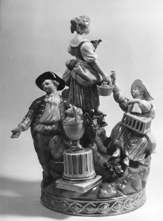 tre fanciulli con cesto, gabbia e anfora (gruppo scultoreo) - manifattura di Meissen (sec. XVIII)