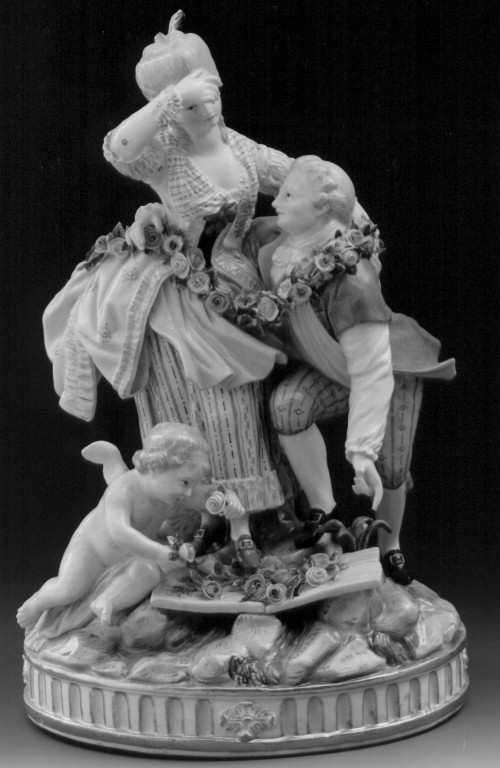 dama e cavaliere legati da ghirlande di fiori e putto (scultura) di Acier Michel Victor (attribuito) - manifattura di Meissen (sec. XVIII)