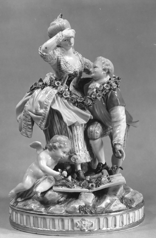 dama e cavaliere legati da ghirlande di fiori e putto (scultura) di Acier Michel Victor (attribuito) - manifattura di Meissen (sec. XVIII)