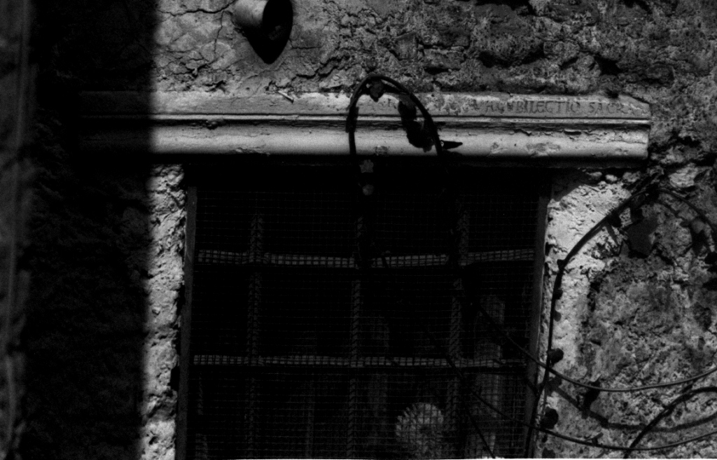 cornice architettonica, frammento - ambito laziale (sec. XIII)