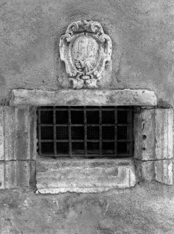 stemma dei monaci benedettini di San Paolo (rilievo) - ambito romano (sec. XVI)