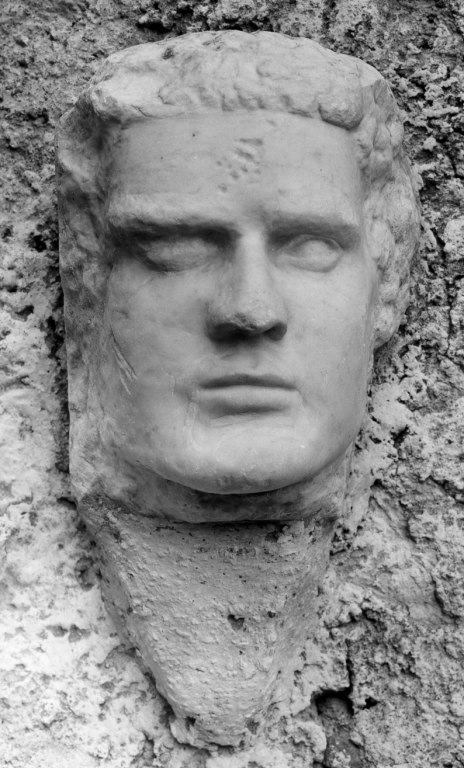 testa maschile (rilievo) - ambito laziale (prima metà sec. XX)