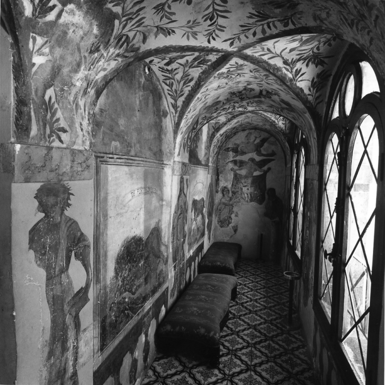 motivi floreali e angeli reggi stemma (decorazione pittorica) - ambito laziale (fine/inizio, seconda metà secc. XVI/ XVII, sec. XIX)