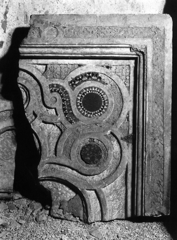 pluteo, frammento - ambito cosmatesco (inizio sec. XIII)