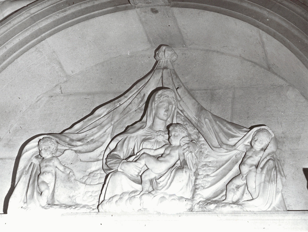 Madonna con Bambino e due puttini (scultura) di Marliano Giovanni da Nola (sec. XVI)
