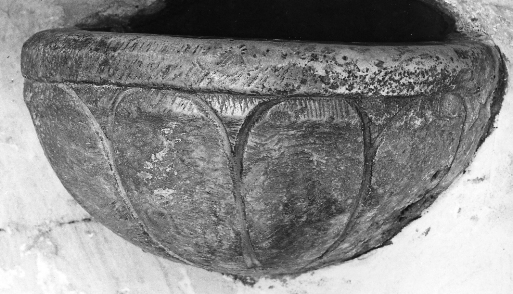 acquasantiera - ambito laziale (sec. XVI)