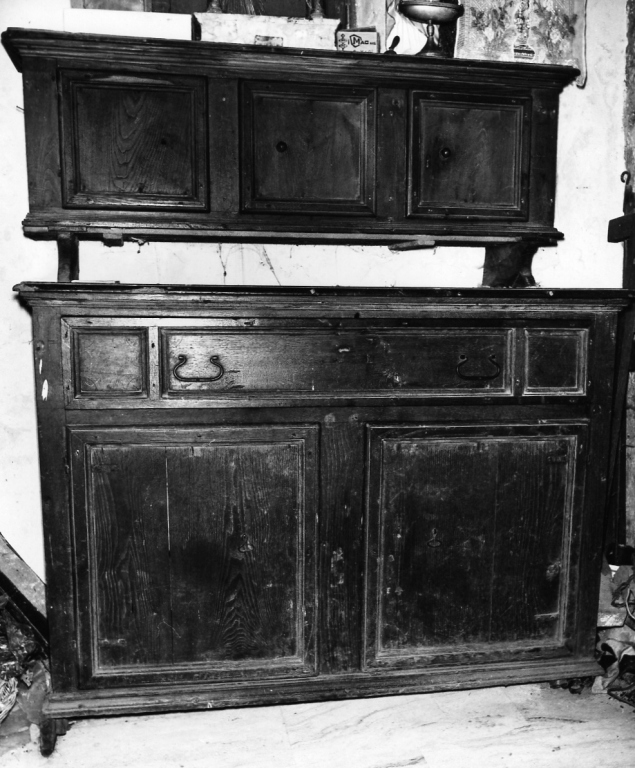 mobile da sacrestia con alzata - ambito laziale (sec. XIX)