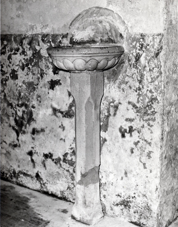 acquasantiera - a fusto - bottega Italia centrale (inizio sec. XV)