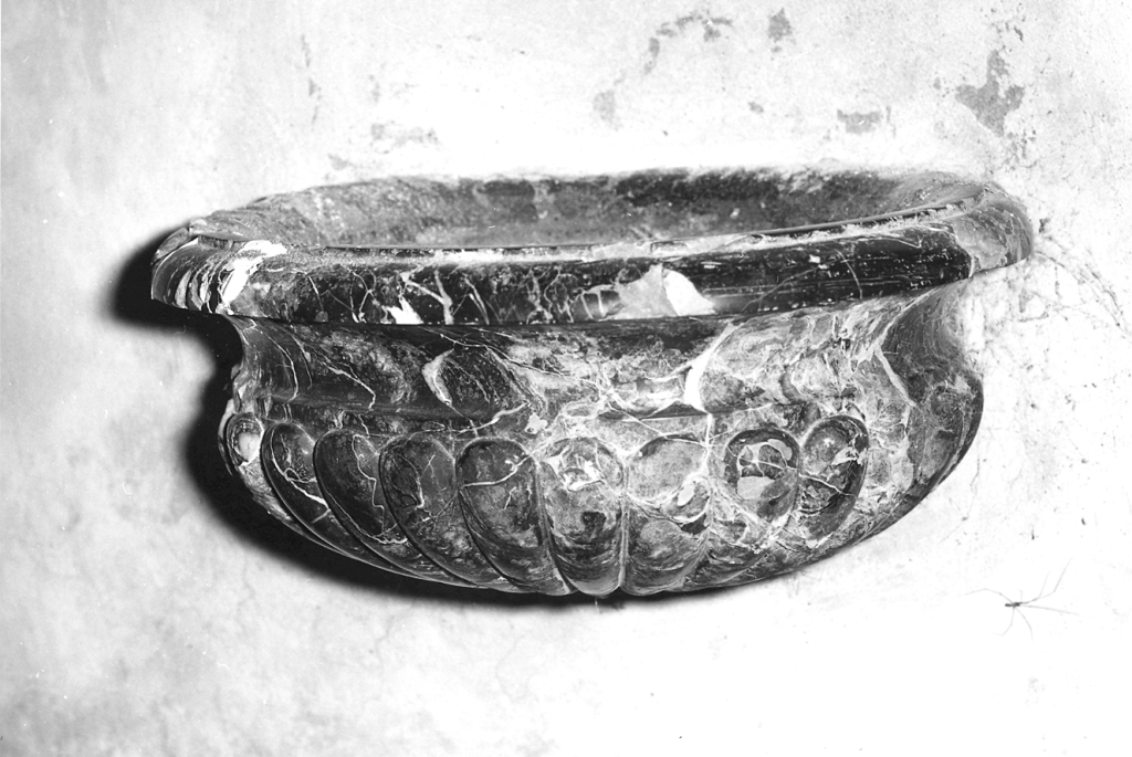 acquasantiera da parete - bottega laziale (sec. XVII)