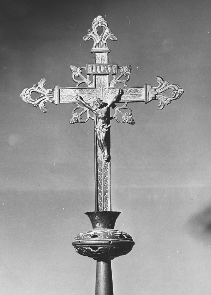 croce processionale - ambito laziale (fine/inizio secc. XIX/ XX)