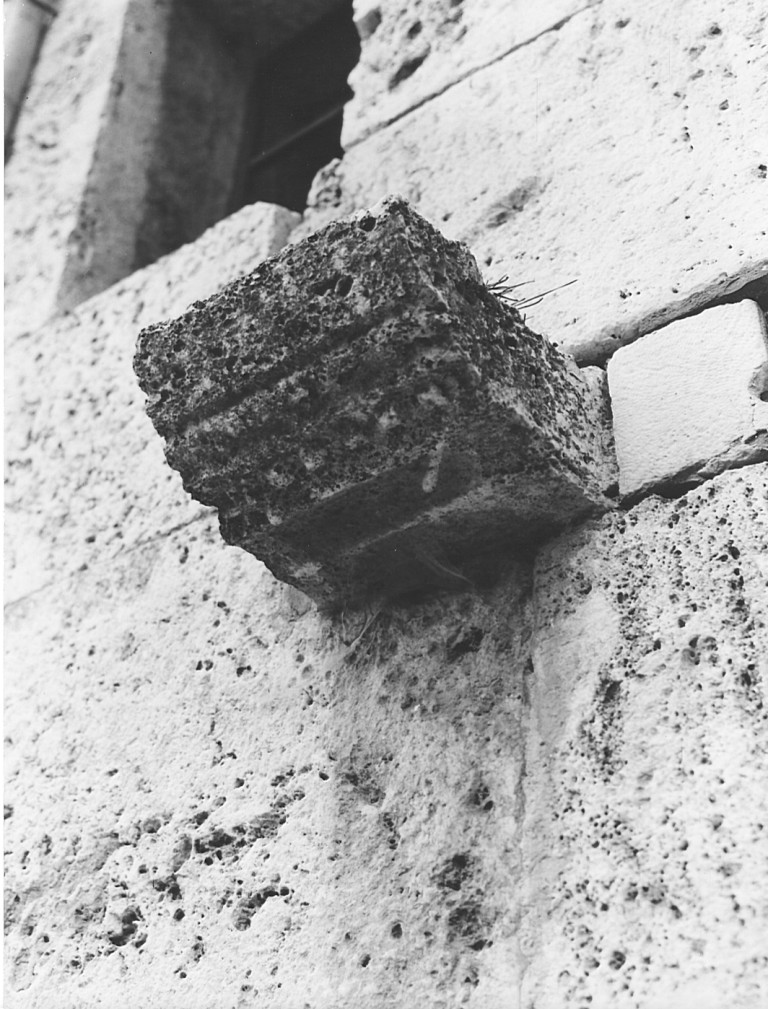 mensola, frammento - ambito laziale (fine/inizio secc. XI/ XII)