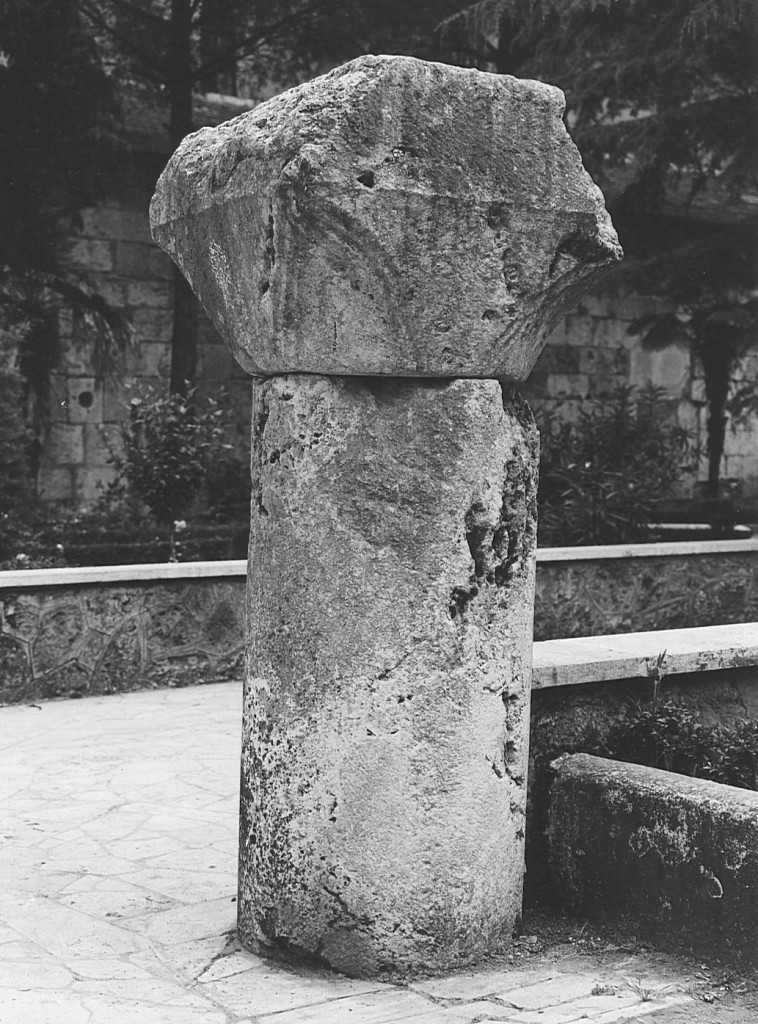 capitello di colonna - ambito laziale (sec. XII)