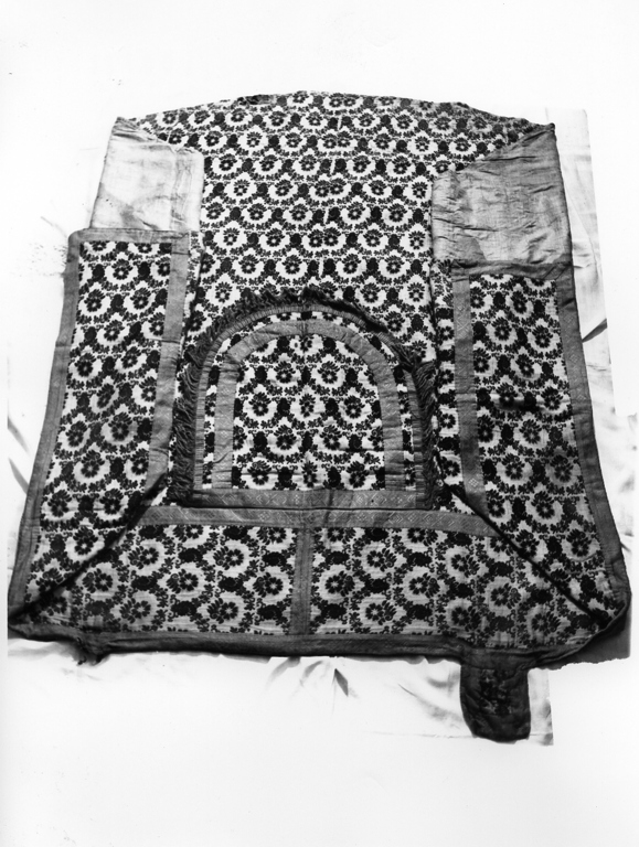 piviale - manifattura Italia centrale (sec. XIX)